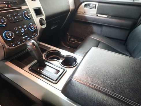 Used 2017 Ford Expedition XLT w/ Equipment Group 201A AWD/4WD image 17