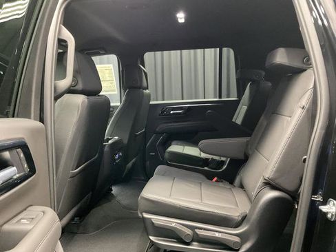 New 2026 Chevrolet Suburban LT image 7