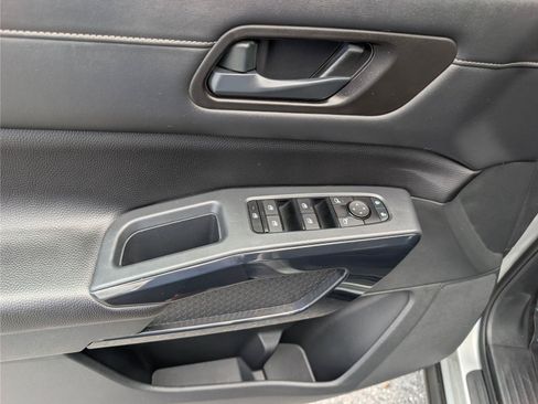 Used 2024 Nissan Pathfinder SV FWD image 20