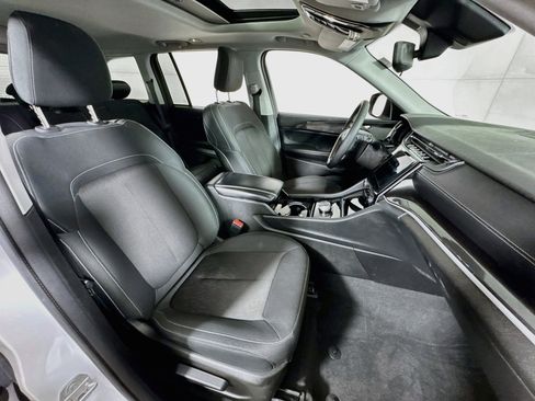 Used 2023 Jeep Grand Cherokee Laredo image 26