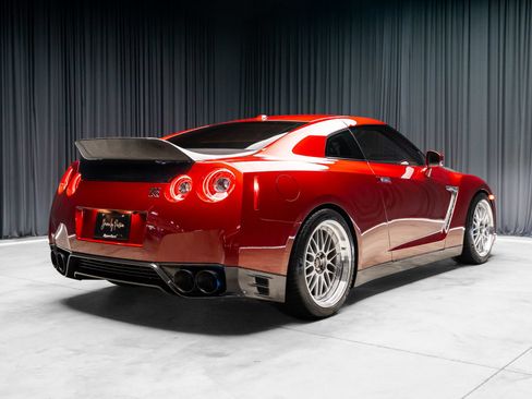 Used 2016 Nissan GT-R Premium AWD/4WD image 9