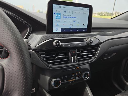 Used 2024 Ford Escape ST-Line image 13