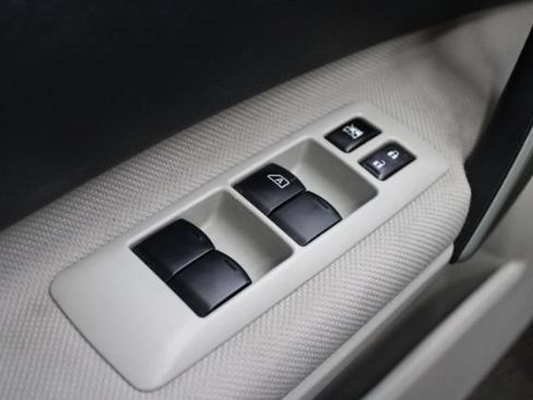 Used 2014 Nissan Rogue S w/ Convenience Package FWD image 9