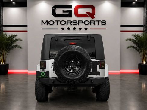 Used 2007 Jeep Wrangler Unlimited Sahara w/ Dual Top Group AWD/4WD image 6