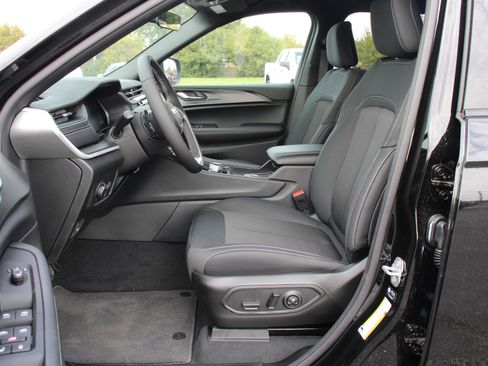 New 2025 Jeep Grand Cherokee L Laredo w/ Luxury Tech Group I image 3