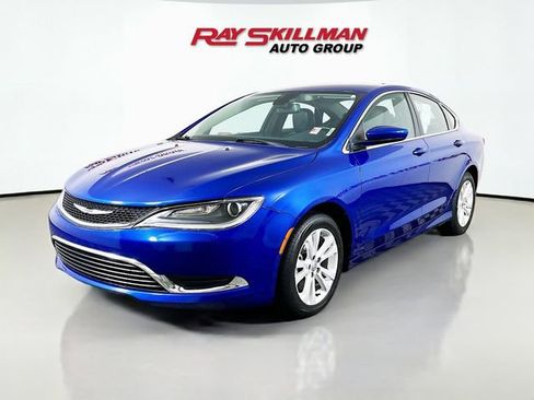 Used 2017 Chrysler 200 Limited Platinum image 3