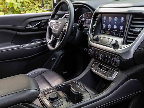 Used 2023 GMC Acadia SLT w/ LPO, Floor Liner Package image 26