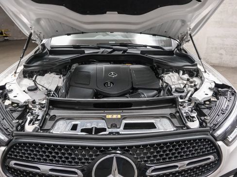 Used 2023 Mercedes-Benz GLC 300 4MATIC w/ AMG Line image 24