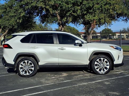 Used 2023 Toyota RAV4 XLE Premium image 4