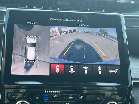 Used 2024 Jeep Grand Cherokee Overland w/ Advanced Protech Group III image 29