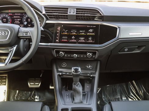 Used 2025 Audi Q3 2.0T Premium w/ Convenience Package image 13