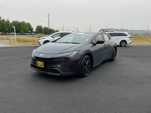 Certified 2023 Toyota Prius LE AWD/4WD image 7