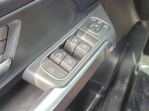 Used 2021 Mercedes-Benz GLB 250 GLB 250 w/ Premium Package image 24