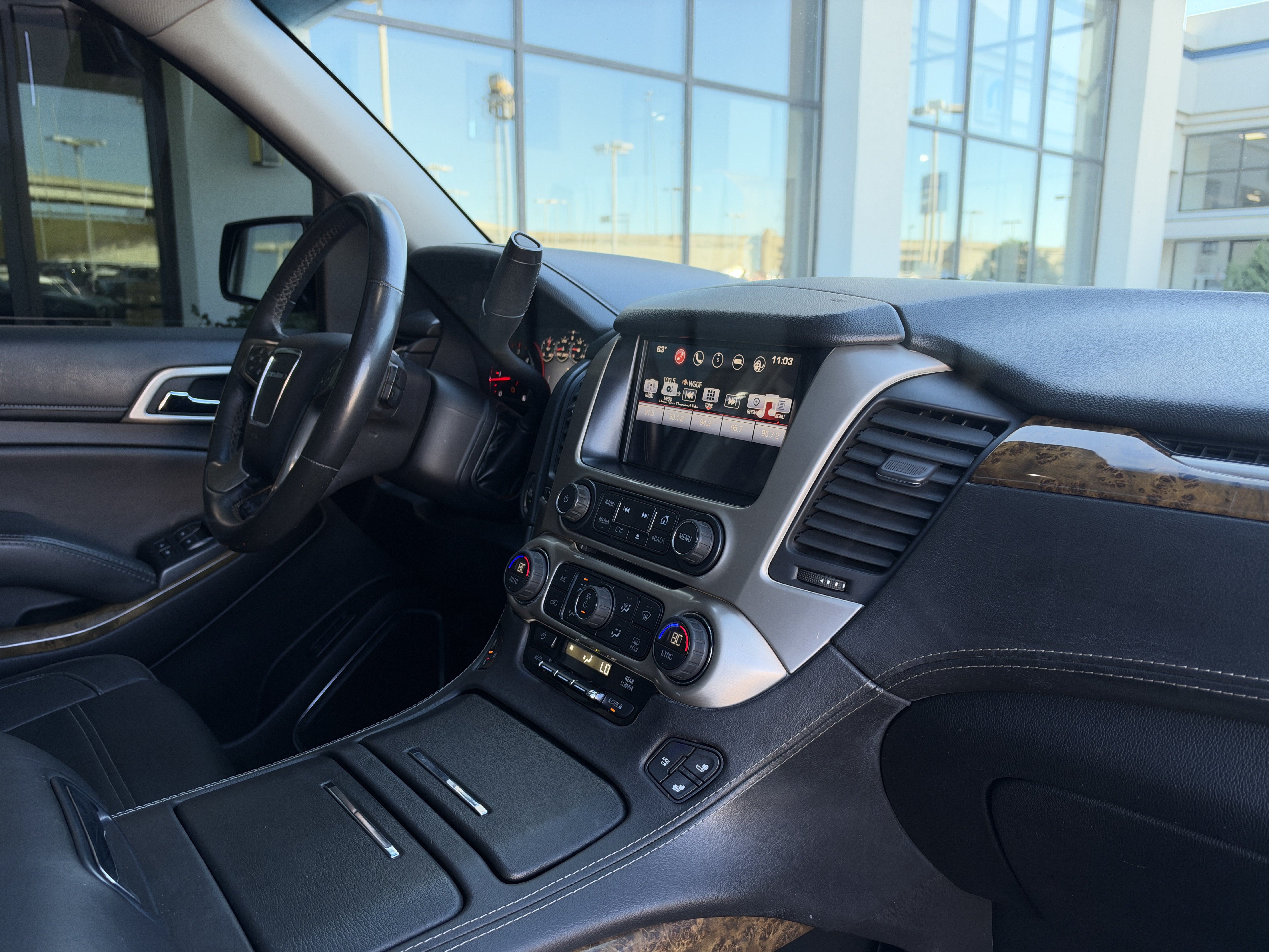 Used 2016 GMC Yukon Denali w/ Open Road Package AWD/4WD image 25