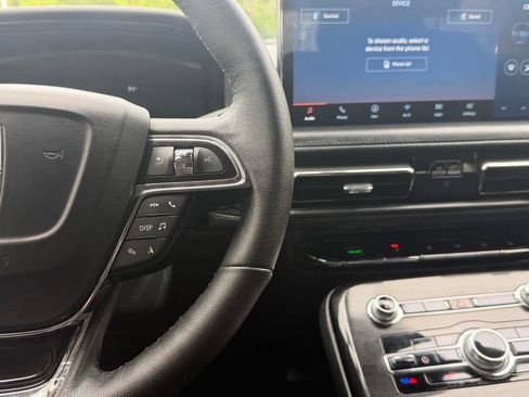 Used 2022 Lincoln Nautilus AWD w/ Premium Package image 16