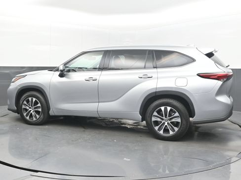 Used 2022 Toyota Highlander XLE FWD image 7