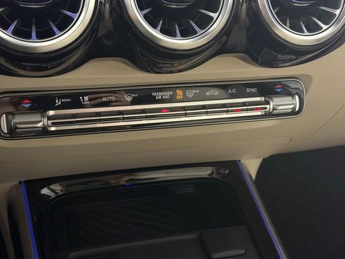 Used 2025 Mercedes-Benz GLB 250 GLB 250 image 28