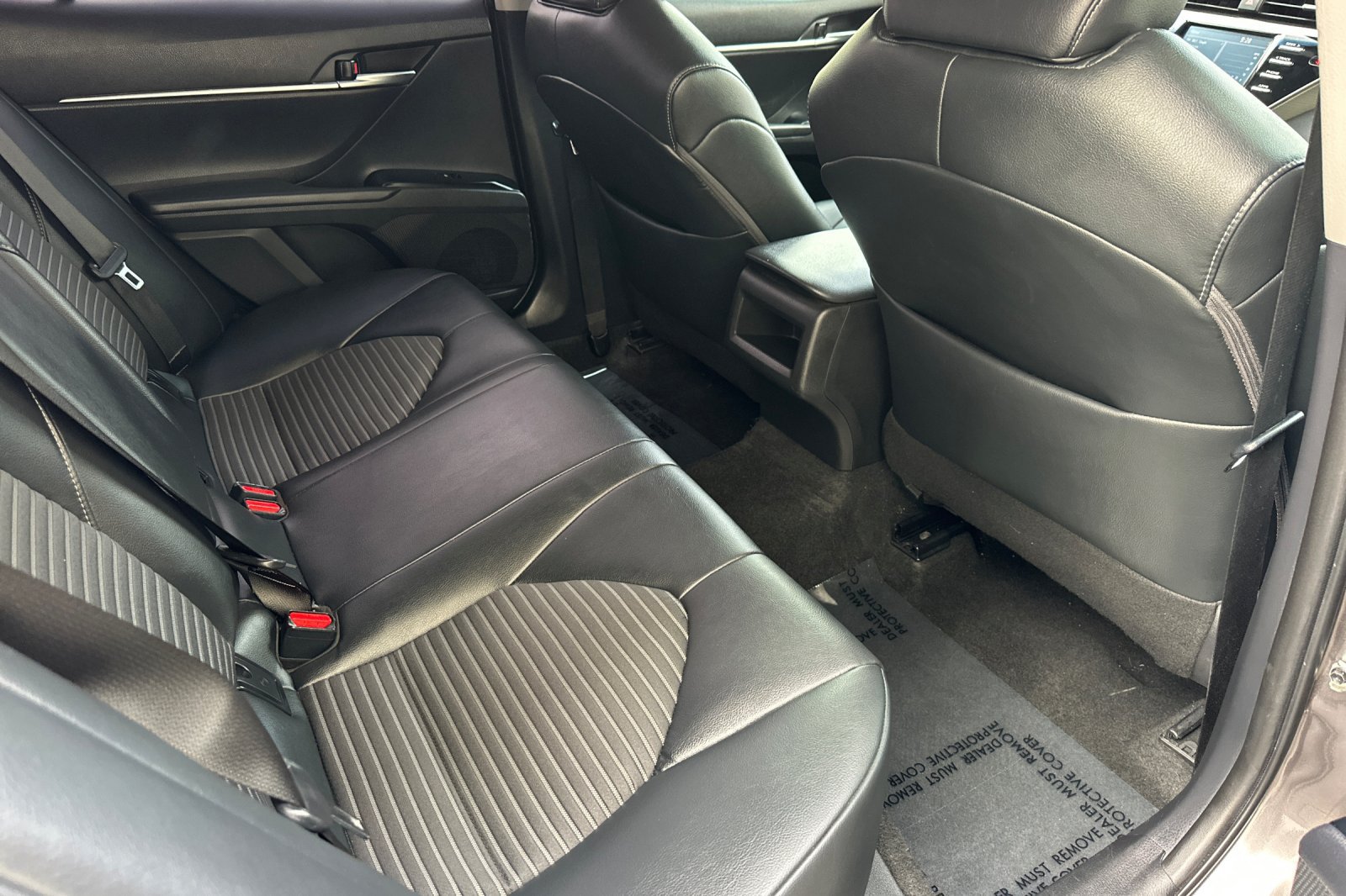 Used 2018 Toyota Camry SE FWD image 18