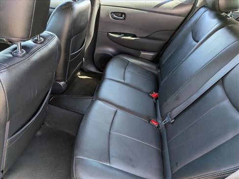 Used 2019 Nissan Leaf SV w/ SV Technology Package FWD image 18