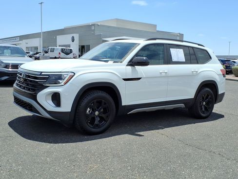 Certified 2025 Volkswagen Atlas Peak Edition SE AWD/4WD image 3