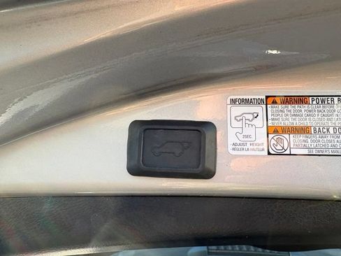 Used 2016 Toyota RAV4 XLE AWD/4WD image 15