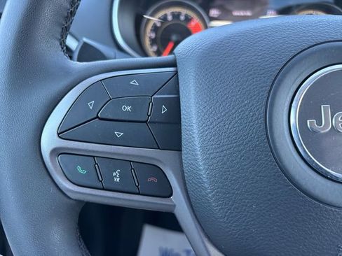 Used 2021 Jeep Cherokee Latitude Lux w/ Sun & Sound Group AWD/4WD image 18