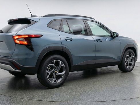 Used 2025 Chevrolet Trax LT image 9