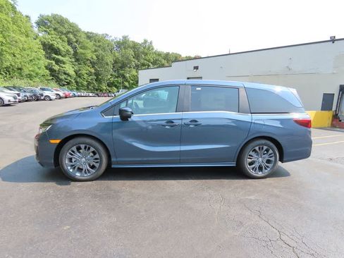 New 2026 Honda Odyssey Touring image 3