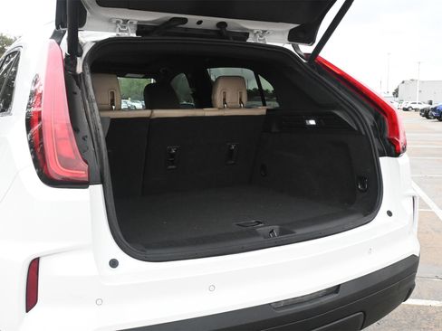 Certified 2024 Cadillac XT4 Luxury w/ Cold Weather Package image 23