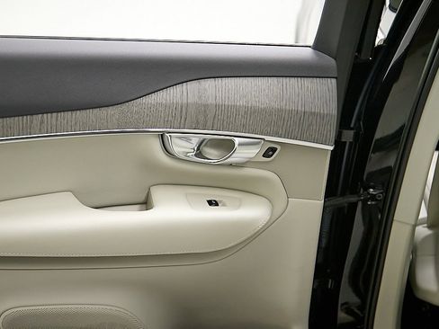 Certified 2023 Volvo XC90 T8 Plus image 18