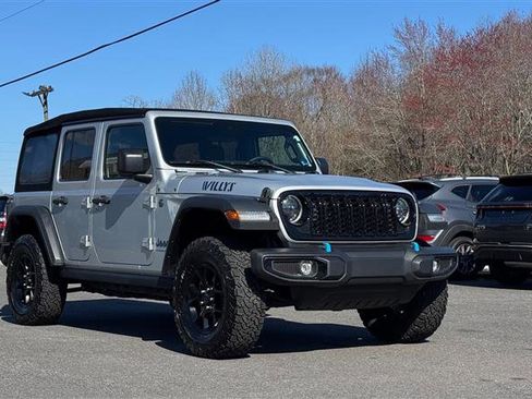 Used 2024 Jeep Wrangler Willys image 6