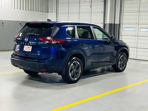 Used 2024 Nissan Rogue SV w/ SV Premium Package FWD image 18