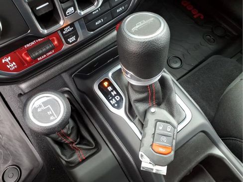 Used 2021 Jeep Gladiator Rubicon AWD/4WD image 15