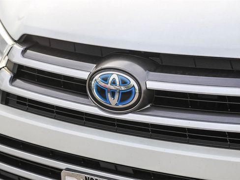 Used 2017 Toyota Highlander XLE image 6