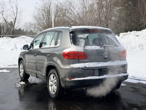 Used 2016 Volkswagen Tiguan S image 4