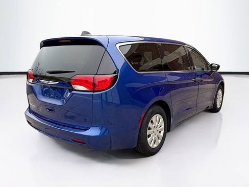 Used 2018 Chrysler Pacifica L image 6