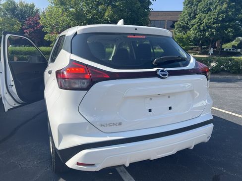 Used 2021 Nissan Kicks S FWD image 6