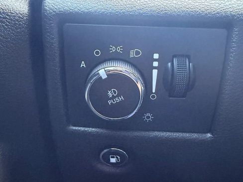 Used 2021 Jeep Grand Cherokee Laredo RWD image 30