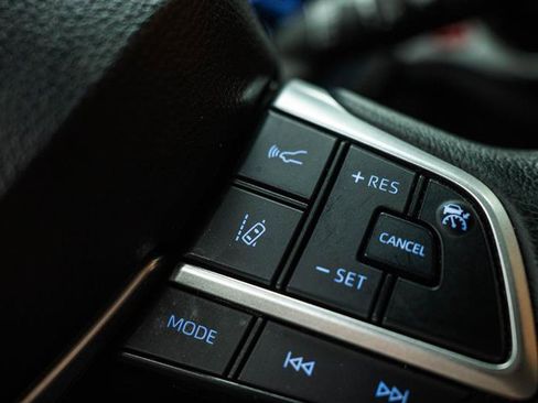 Used 2023 Toyota Sienna XLE image 23