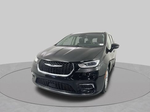 Used 2024 Chrysler Pacifica Touring-L FWD image 24
