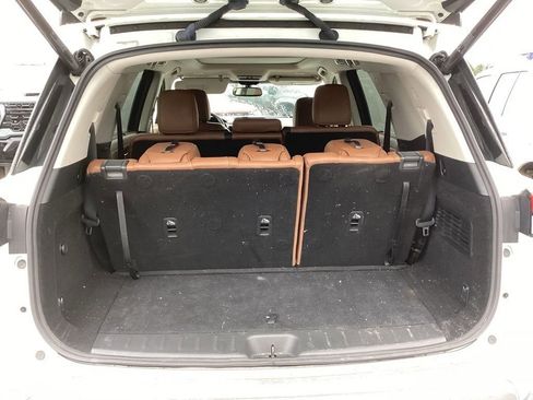 Used 2022 Nissan Pathfinder Platinum image 4