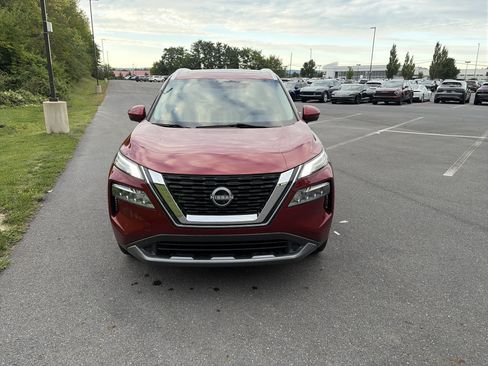 Used 2023 Nissan Rogue SL AWD/4WD image 2