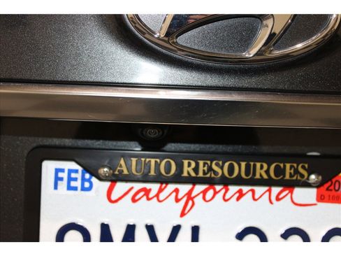 Used 2020 Hyundai Santa Fe SEL image 16