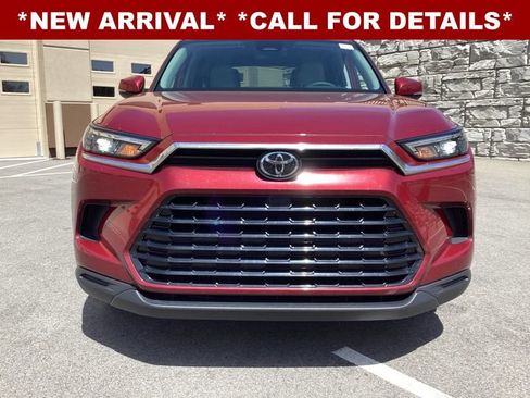 Used 2024 Toyota Grand Highlander AWD image 2