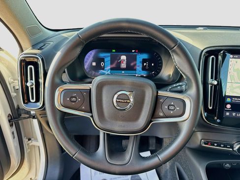 Used 2025 Volvo XC40 B5 Plus AWD/4WD image 9