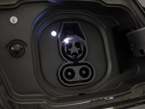 New 2025 BMW i5 xDrive40 w/ Premium Package image 4