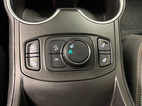 Used 2021 GMC Terrain SLT image 39