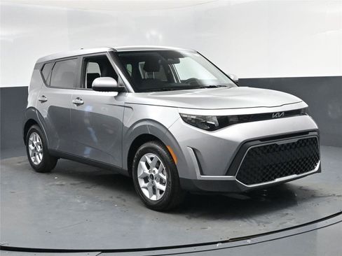 New 2025 Kia Soul LX image 16