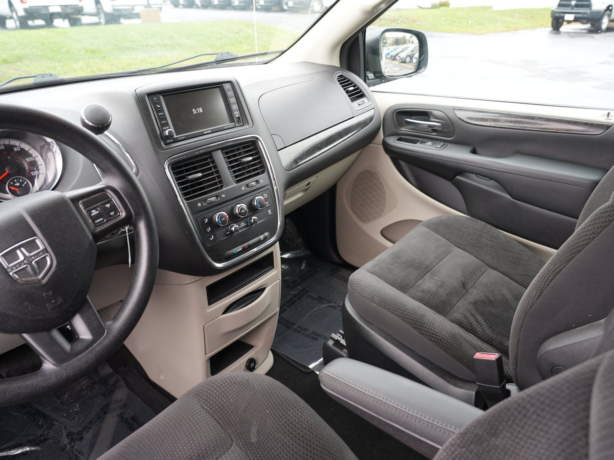 Used 2018 Dodge Grand Caravan SE w/ UConnect Hands-Free Group FWD image 20