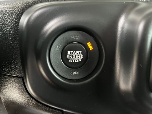 Used 2018 Jeep Wrangler Sport S image 29